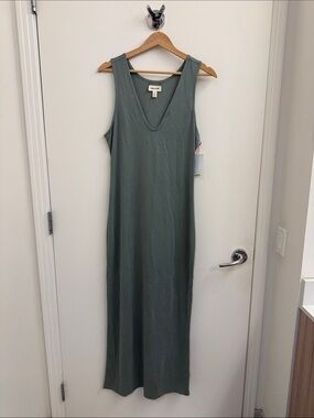 NWT XS Sleeveless V-Neck Maxi Dress in Sage Green by Open Edit